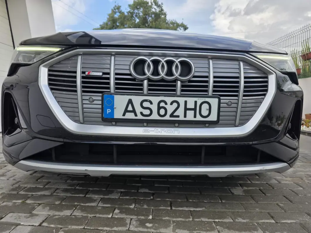 Audi e-tron 2022 - 31750 EUR, 115000 km - AUTO.MOTO.pt - 115000km - foto 24 de 73