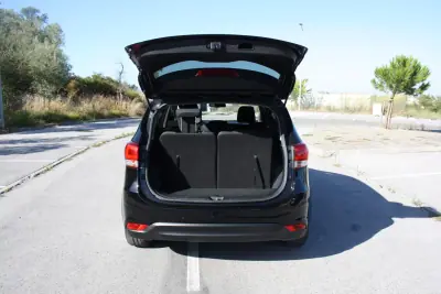 Kia Carens 2016 — foto 6 de 15