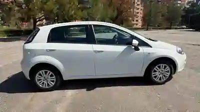 Fiat Punto 2015 - 6850 EUR, 76000 km - AUTO.MOTO.pt - 76000km - foto 6 de 13