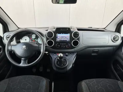 Peugeot Partner 2018 - 14900 EUR, 140000 km - AUTO.MOTO.pt - 140000km - foto 10 de 37
