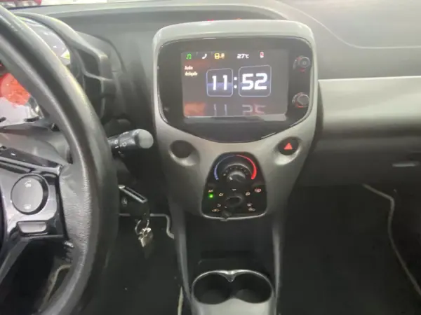 Toyota Aygo 2015 - 9850 EUR, 116267 km - AUTO.MOTO.pt - 116267km - foto 18 de 34