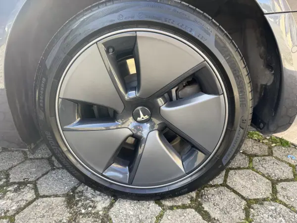 Tesla Model 3 2022 - 29900 EUR, 95000 km - AUTO.MOTO.pt - 95000km - foto 7 de 19