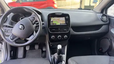 Renault Clio 2019 - 11900 EUR, 100000 km - AUTO.MOTO.pt - 100000km - foto 5 de 7