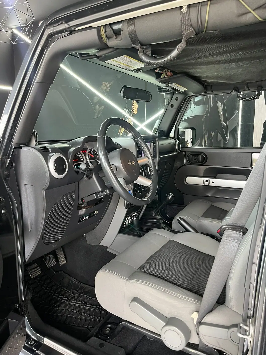 Jeep Wrangler Unlimited 2010 - 48500 EUR, 91300 km - AUTO.MOTO.pt - 91300km - foto 4 de 12