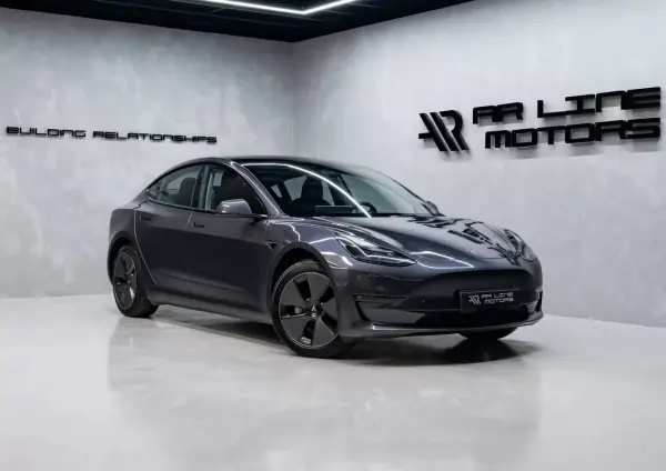 Tesla Model 3 Long Range Tração Traseira 2023 Elétrico — 88 000 km Tesla Model 3 Long Range Tração Traseira 2023 Elétrico