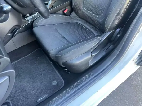 Renault Mégane Sport Tourer 2017 - 9900 EUR, 190000 km - AUTO.MOTO.pt - 190000km - foto 40 de 60