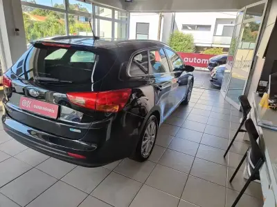 Kia Ceed SW 2015 - 8990 EUR, 144200 km - AUTO.MOTO.pt - 144200km - foto 10 de 35