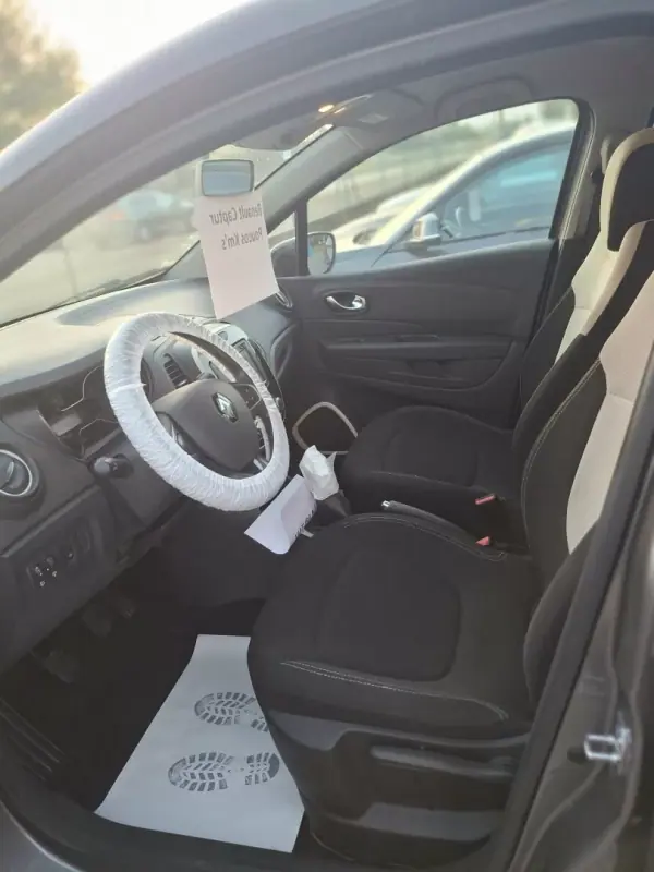 Renault Captur 2018 - 13500 EUR, 95123 km - AUTO.MOTO.pt - 95123km - foto 11 de 12