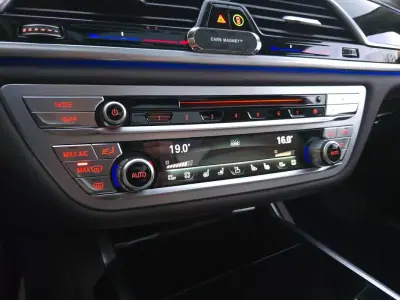 BMW 740 2017 - 35900 EUR, 125000 km - AUTO.MOTO.pt - 125000km - foto 31 de 54