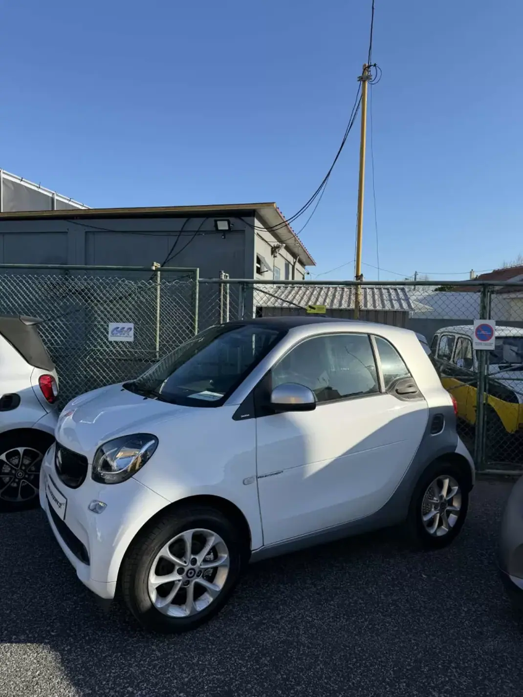 Smart Fortwo Cabrio 2015 - 10980 EUR, 62000 km - AUTO.MOTO.pt - 62000km - foto 1 de 3