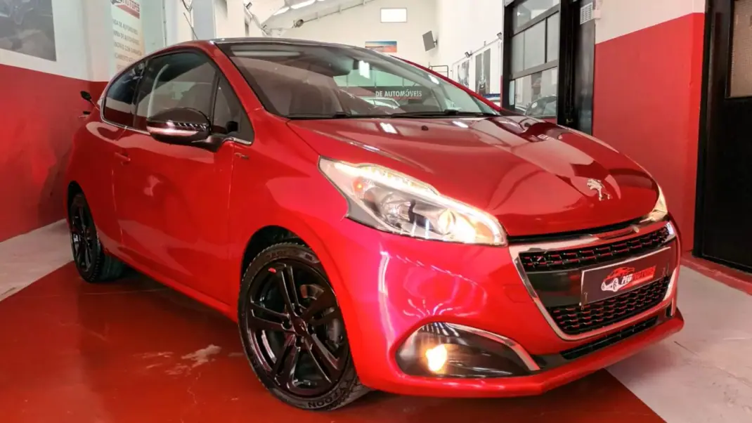 Peugeot 208 2015 - 11990 EUR, 110463 km - AUTO.MOTO.pt - 110463km - foto 2 de 71