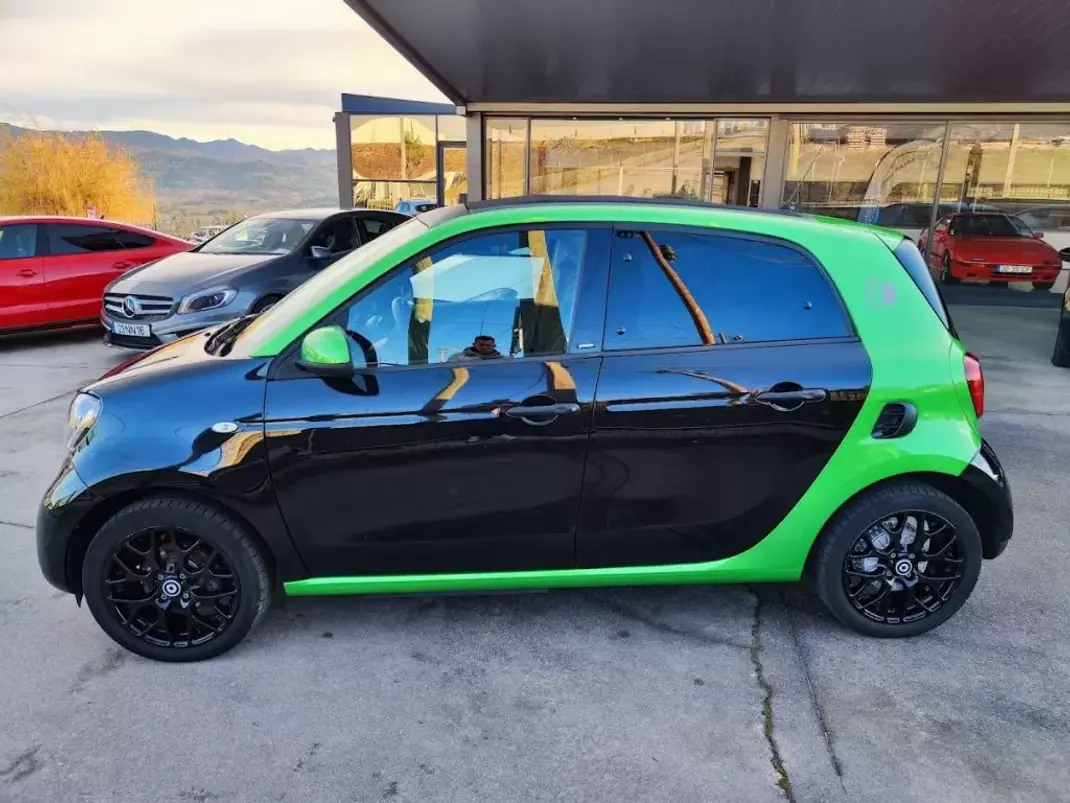 Smart ForFour 2017 - 13500 EUR, 44000 km - AUTO.MOTO.pt - 44000km - foto 1 de 46