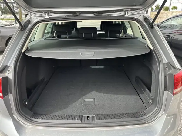 Volkswagen Passat Variant 2018 - 17900 EUR, 143500 km - AUTO.MOTO.pt - 143500km - foto 14 de 20