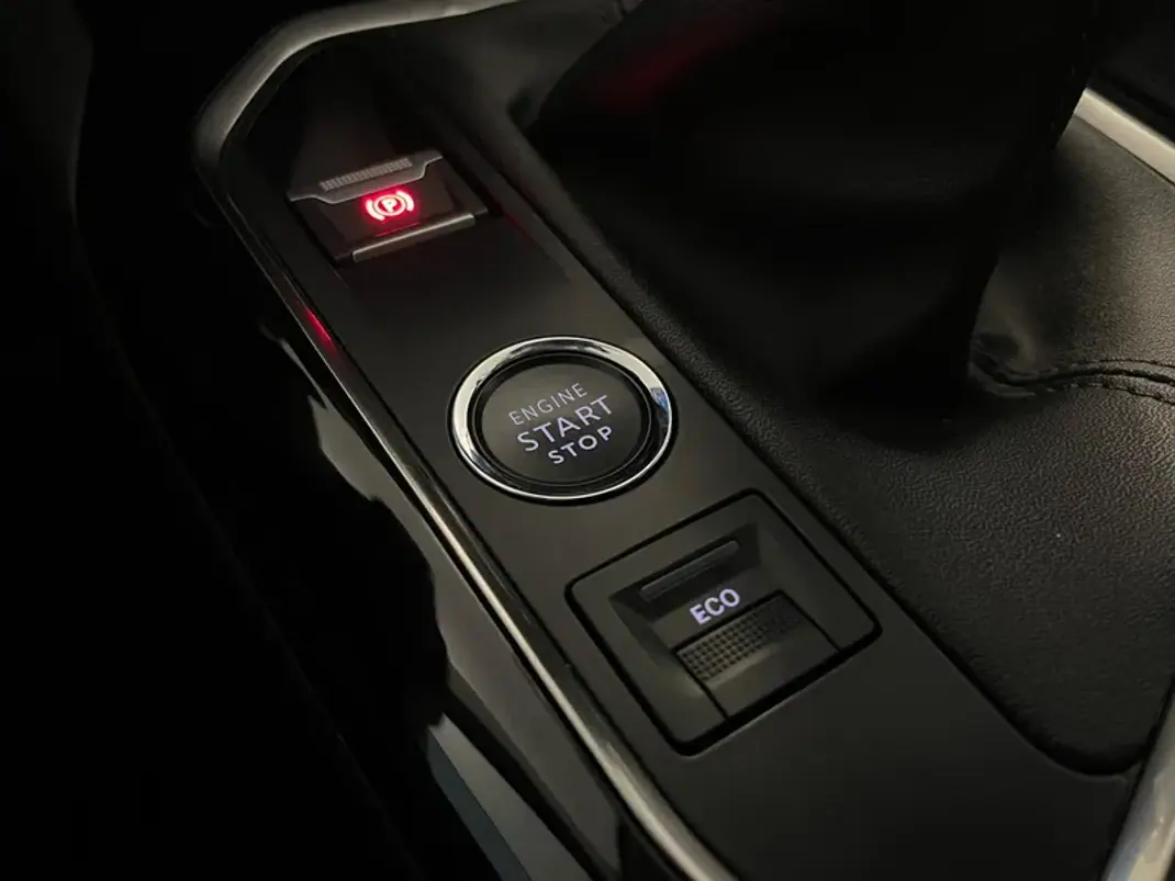 Peugeot 3008 2021 - 19900 EUR, 89000 km - AUTO.MOTO.pt - 89000km - foto 27 de 32