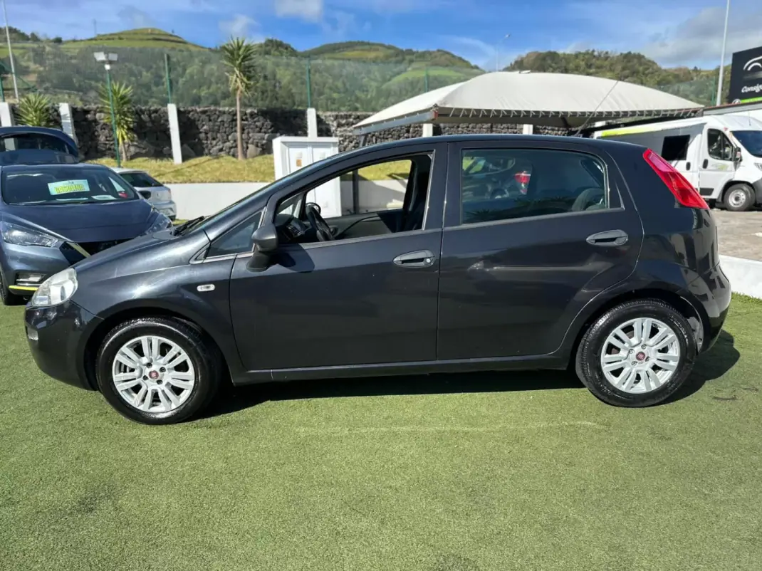 Fiat Punto 2018 - 10990 EUR, 83900 km - AUTO.MOTO.pt - 83900km - foto 4 de 20