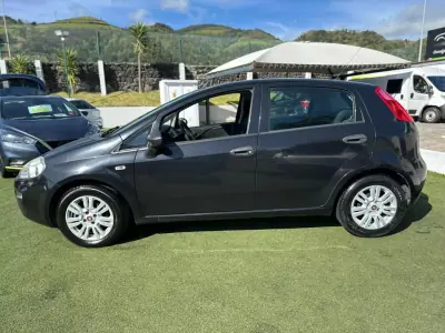 Fiat Punto 2018 - 10990 EUR, 83900 km - AUTO.MOTO.pt - 83900km - foto 4 de 20