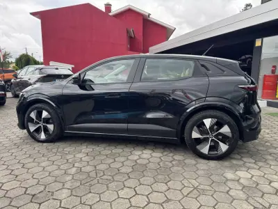 Renault Mégane E-Tech 2022 - 22500 EUR, 89000 km - AUTO.MOTO.pt - 89000km - foto 4 de 44