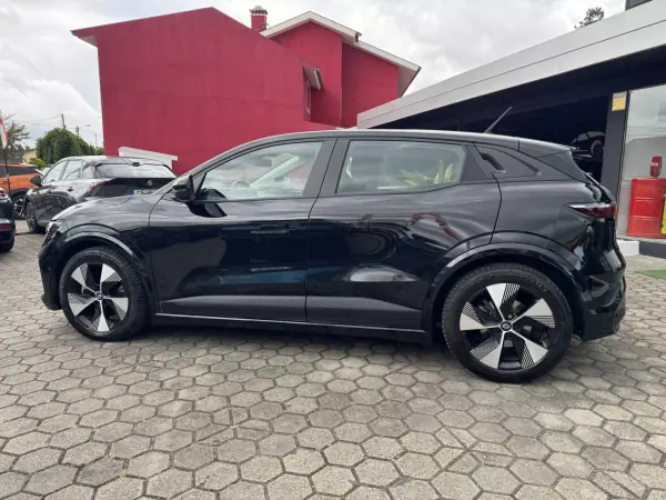 Renault Mégane E-Tech 2022 - 22500 EUR, 89000 km - AUTO.MOTO.pt - 89000km - foto 4 de 44