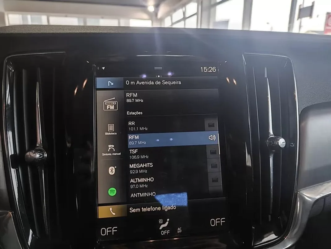 Volvo V90 2017 - 23500 EUR, 131000 km - AUTO.MOTO.pt - 131000km - foto 32 de 39