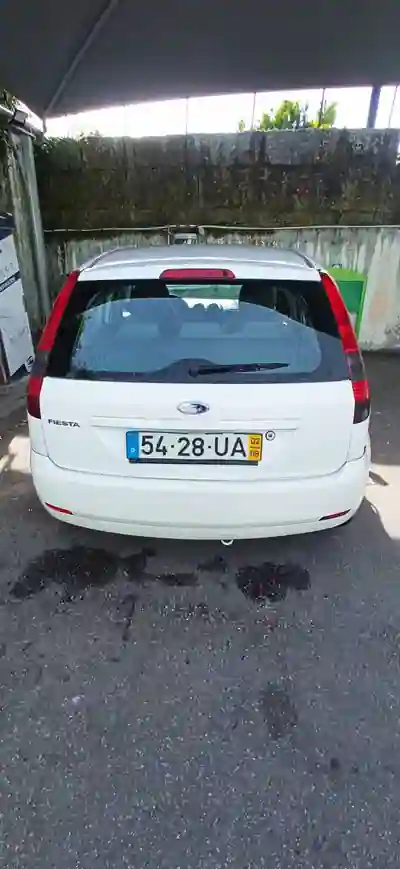 Ford Fiesta 2002 - 2000 EUR, 200 km - AUTO.MOTO.pt - 200km - foto 4 de 9