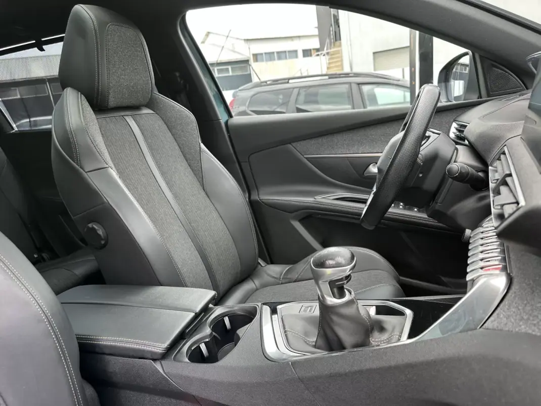 Peugeot 5008 2019 - 15900 EUR, 180000 km - 180000km - foto 67 de 70