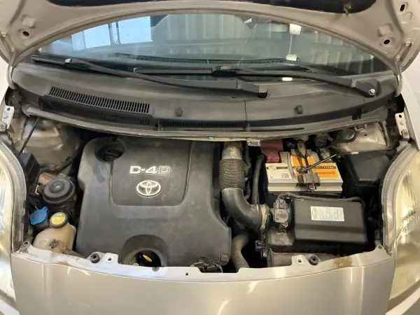 Toyota Yaris 2007 - 6990 EUR, 290000 km - AUTO.MOTO.pt - 290000km - foto 4 de 4