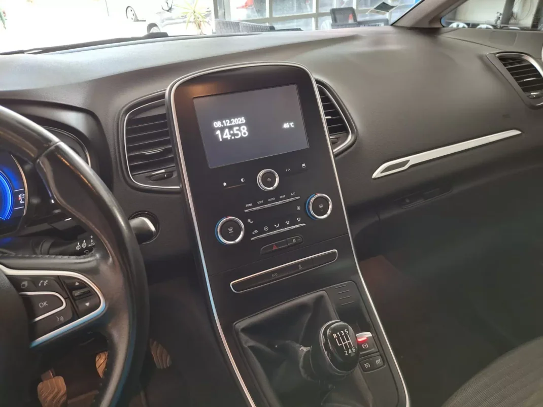 Renault Grand Scénic 2019 - 16700 EUR, 173000 km - AUTO.MOTO.pt - 173000km - foto 15 de 18