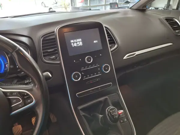 Renault Grand Scénic 2019 - 16700 EUR, 173000 km - AUTO.MOTO.pt - 173000km - foto 15 de 18