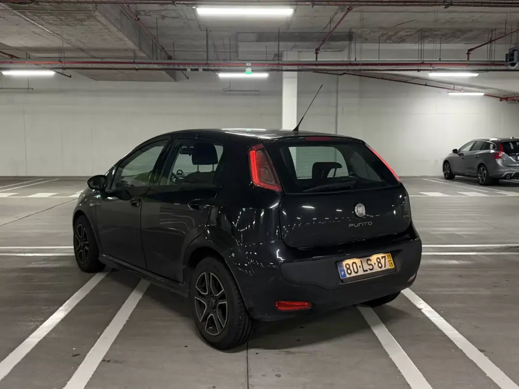 Fiat Punto 2011 - 3000 EUR, 289000 km - AUTO.MOTO.pt - 289000km - foto 3 de 10