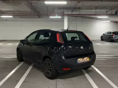 Fiat Punto 2011 - 3000 EUR, 289000 km - AUTO.MOTO.pt - 289000km - foto 3 de 10