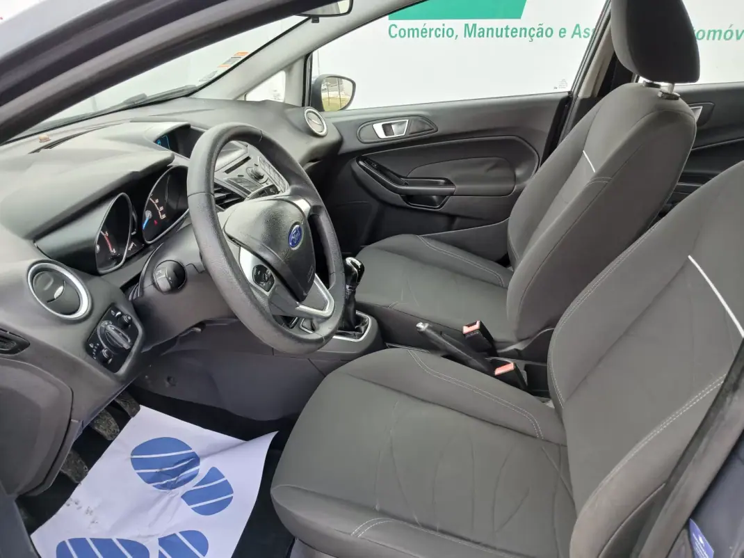 Ford Fiesta 2013 - 8150 EUR, 106782 km - AUTO.MOTO.pt - 106782km - foto 16 de 26