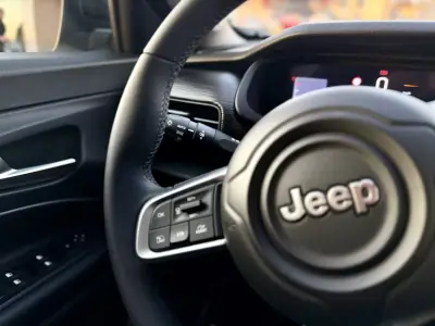 Jeep Avenger 2025 - 21950 EUR, 4000 km - AUTO.MOTO.pt - 4000km - foto 18 de 30