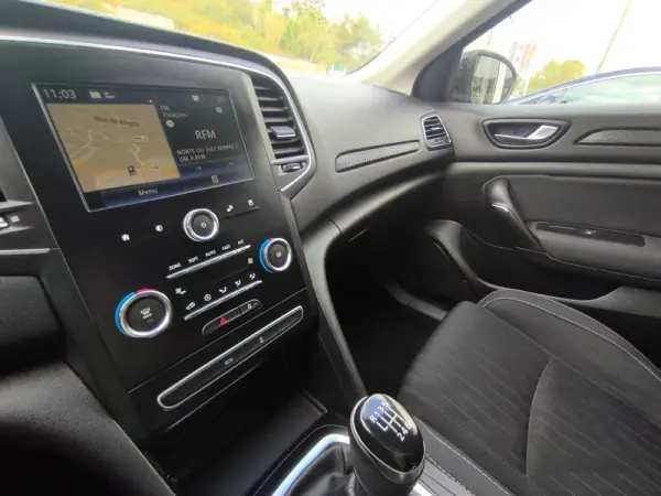 Renault Mégane Sport Tourer 2018 - 13750 EUR, 189000 km - AUTO.MOTO.pt - 189000km - foto 9 de 10
