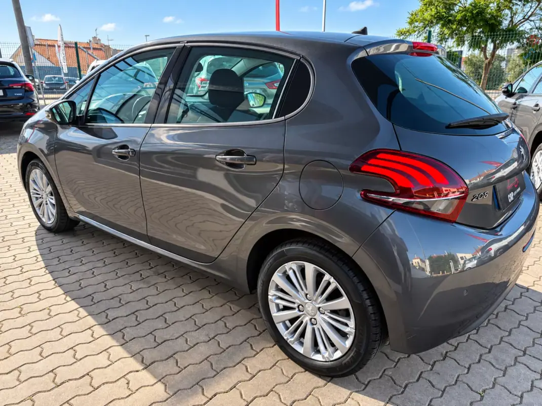 Peugeot 208 2018 - 9500 EUR, 102011 km - 102011km - foto 6 de 10