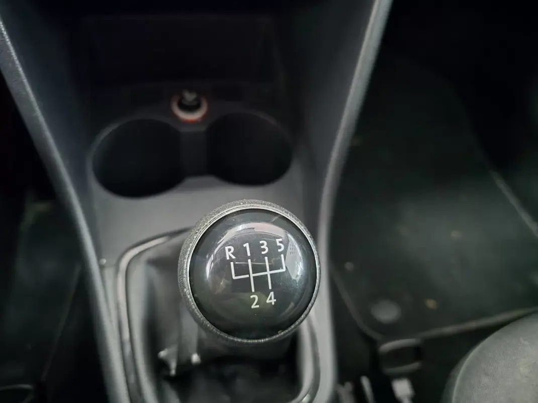 VW Polo 1.2 TDi Van 2013 - 5750 EUR, 269000 km - AUTO.MOTO.pt - 269000km - foto 15 de 17