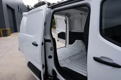 Citroën Berlingo hdi 2021 - 14900 EUR, 116000 km - AUTO.MOTO.pt - 116000km - foto 4 de 23