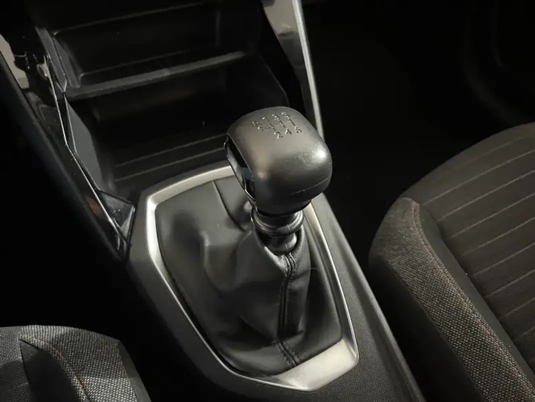 Peugeot 208 2020 - 11900 EUR, 177000 km - AUTO.MOTO.pt - 177000km - foto 25 de 28