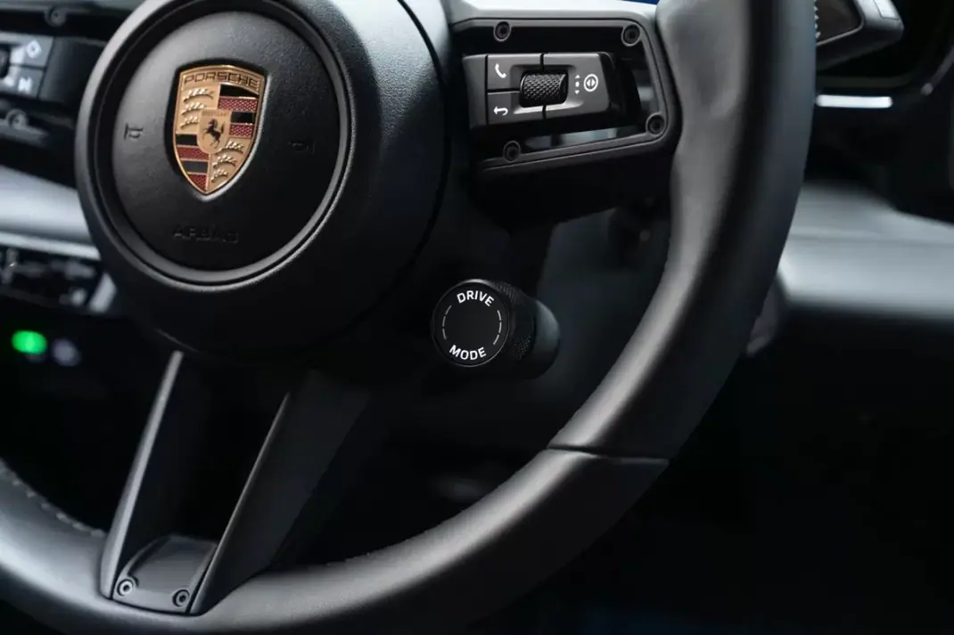 Porsche Macan 2025 - 89950 EUR, 8000 km - AUTO.MOTO.pt - 8000km - foto 23 de 57