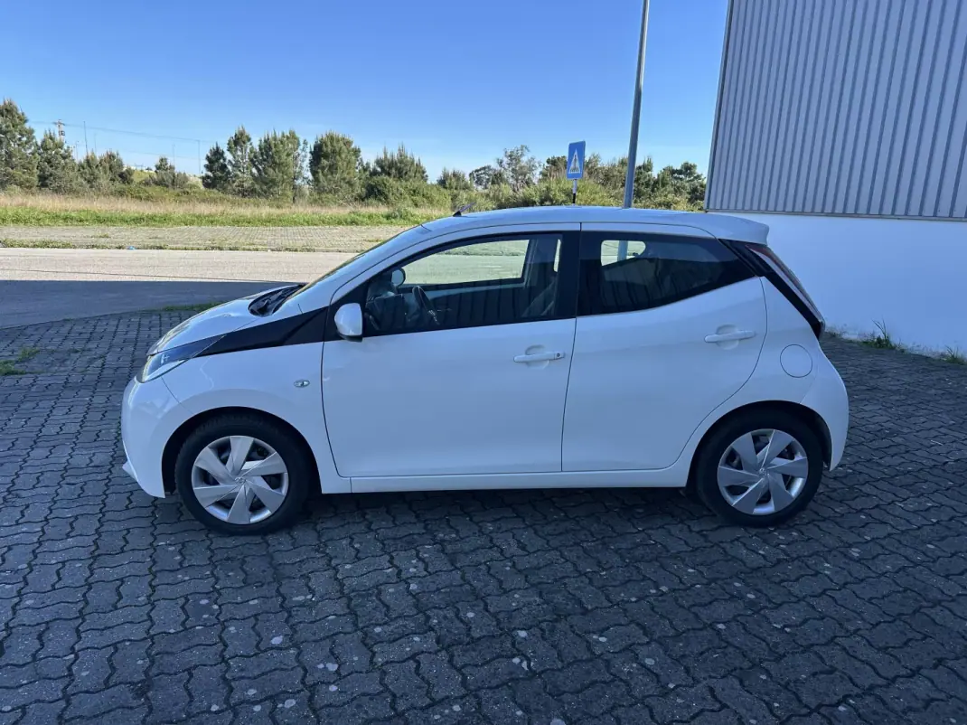 Toyota Aygo 2018 - 12990 EUR, 88303 km - AUTO.MOTO.pt - 88303km - foto 8 de 17