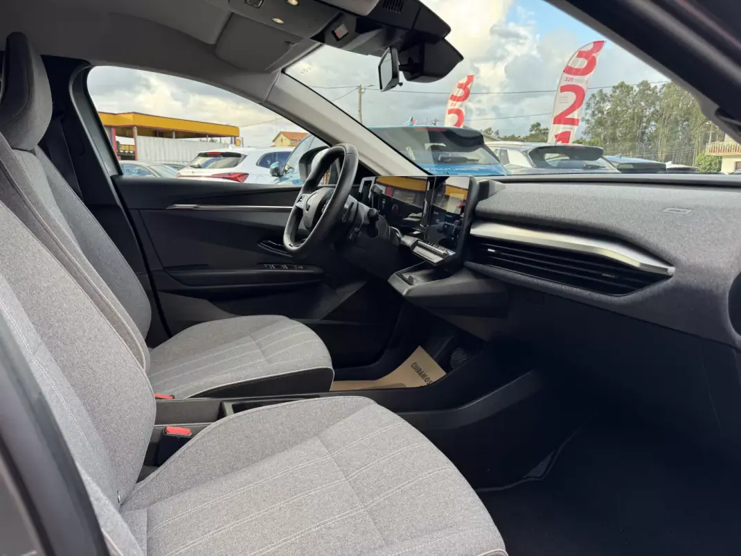 Renault Mégane E-Tech 2022 - 22500 EUR, 73000 km - AUTO.MOTO.pt - 73000km - foto 16 de 36