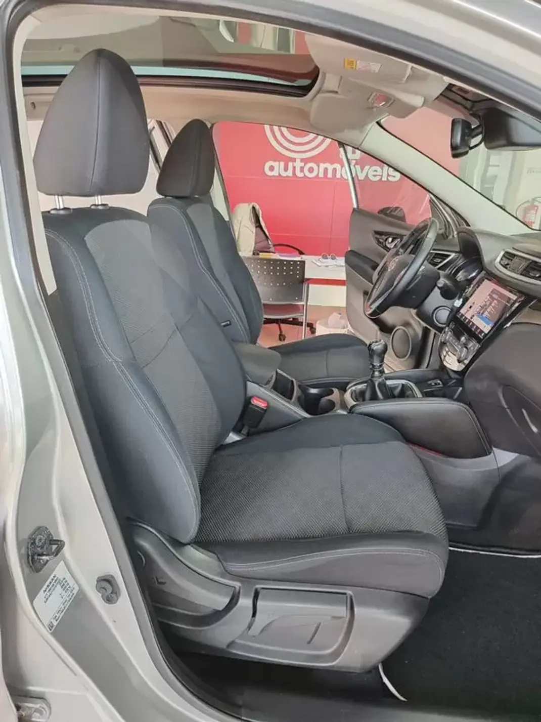 Nissan Qashqai 2015 - 14350 EUR, 98000 km - AUTO.MOTO.pt - 98000km - foto 18 de 38