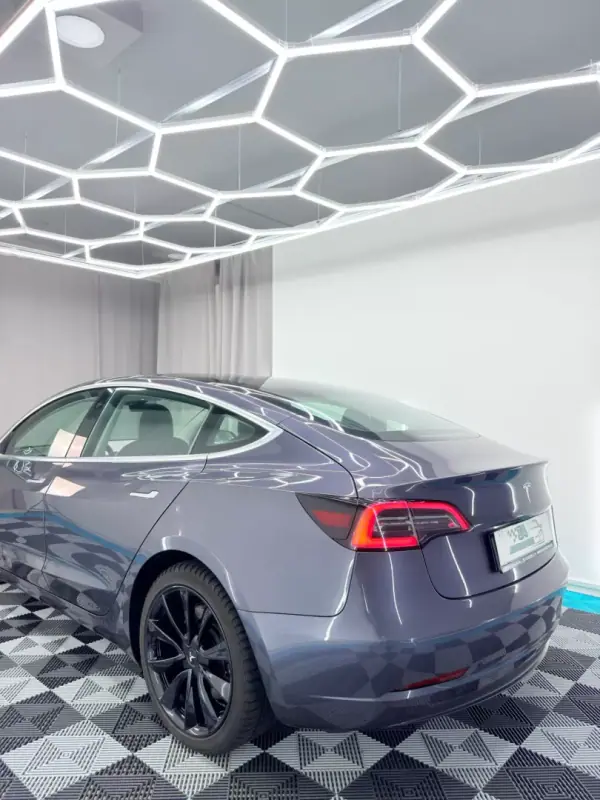 Tesla Model 3 2020 - 21750 EUR, 164000 km - AUTO.MOTO.pt - 164000km - foto 6 de 22