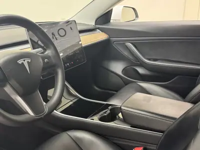 Tesla Model 3 2019 - 24890 EUR, 118800 km - AUTO.MOTO.pt - 118800km - foto 15 de 29