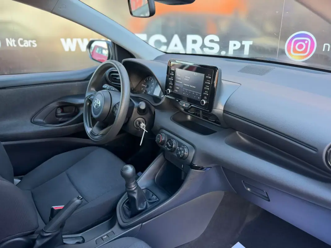 Toyota Yaris 2021 - 14900 EUR, 111329 km - AUTO.MOTO.pt - 111329km - foto 13 de 16