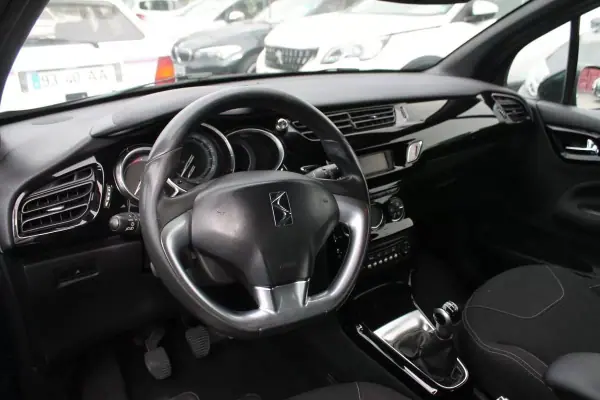 Citroën DS3 2010 - 8500 EUR, 202000 km - AUTO.MOTO.pt - 202000km - foto 14 de 16