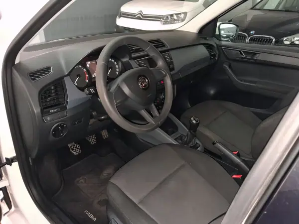 Skoda Fabia Break 2016 - 7990 EUR, 110000 km - AUTO.MOTO.pt - 110000km - foto 9 de 18