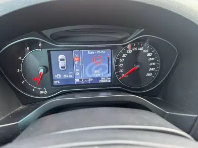 Ford S-Max 2011 - 4900 EUR, 299900 km - AUTO.MOTO.pt - 299900km - foto 4 de 10