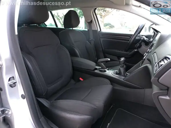 Renault Mégane Sport Tourer 2020 - 14250 EUR, 178000 km - AUTO.MOTO.pt - 178000km - foto 20 de 26