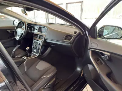 Volvo V40 2014 - 10950 EUR, 203325 km - AUTO.MOTO.pt - 203325km - foto 31 de 32