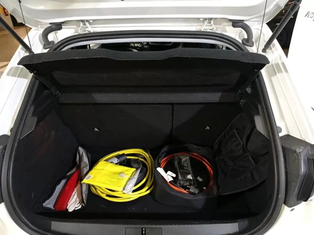 Peugeot e-208 2021 - 14499 EUR, 97021 km - AUTO.MOTO.pt - 97021km - foto 12 de 14